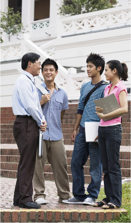 Students from more than 180+ countries reach study abroad destinations all over the world with the TOEFL test.